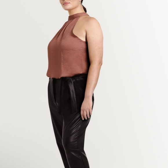 SOLD - XL SLEEVELESS TOP - Picture 3 of 8